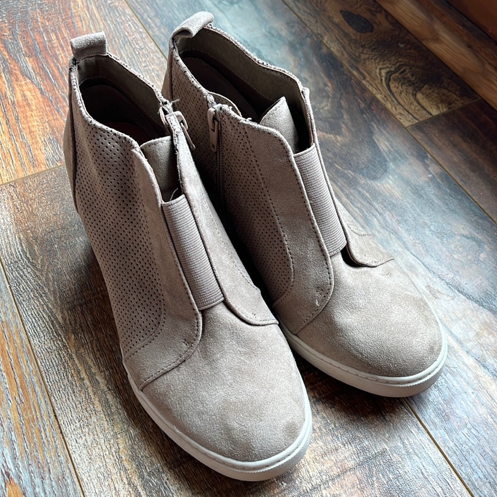 Wedge casual shoes
